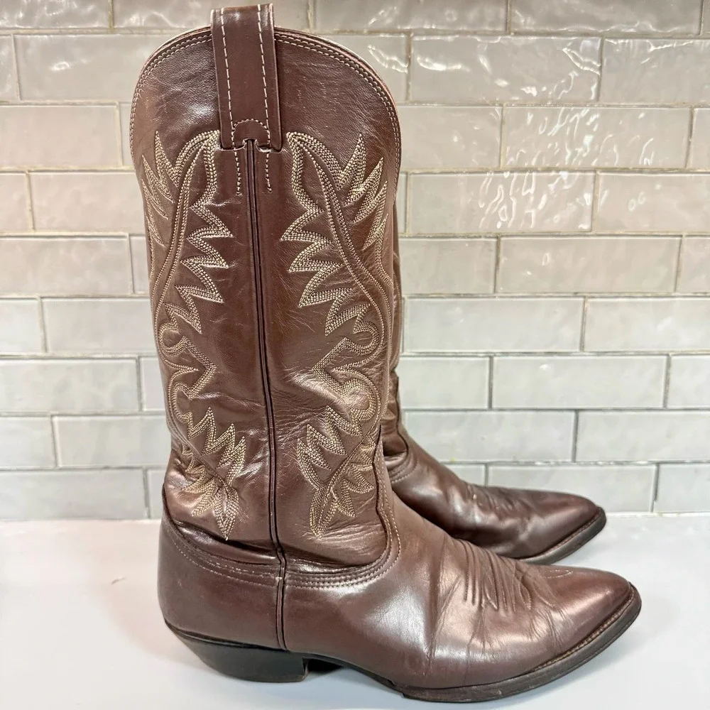 Nocona Men’s Brown Leather Cowboy Boots size 9 D Needle Toe Made in the USA‎
